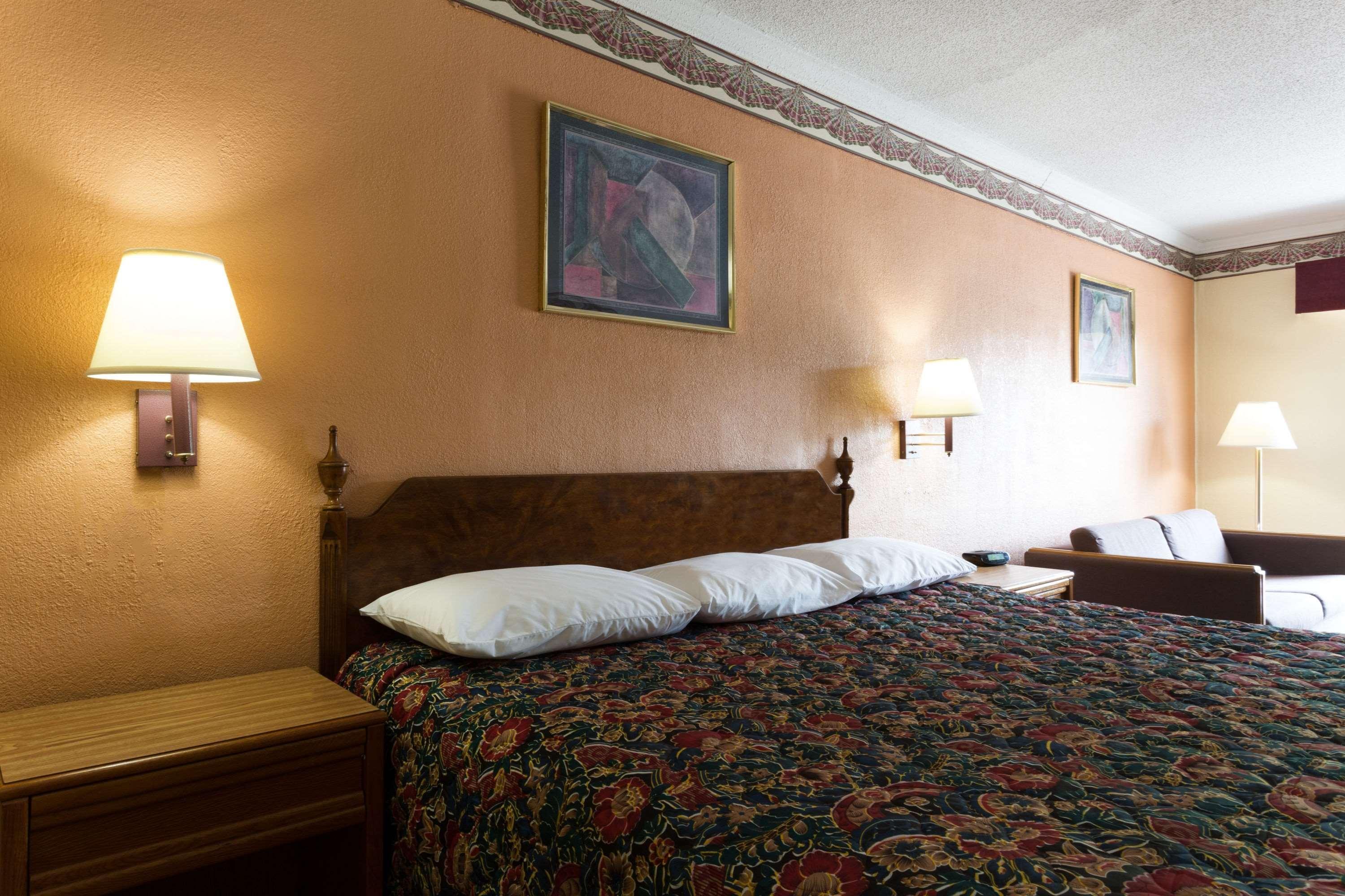 Days Inn By Wyndham Raleigh South Εξωτερικό φωτογραφία