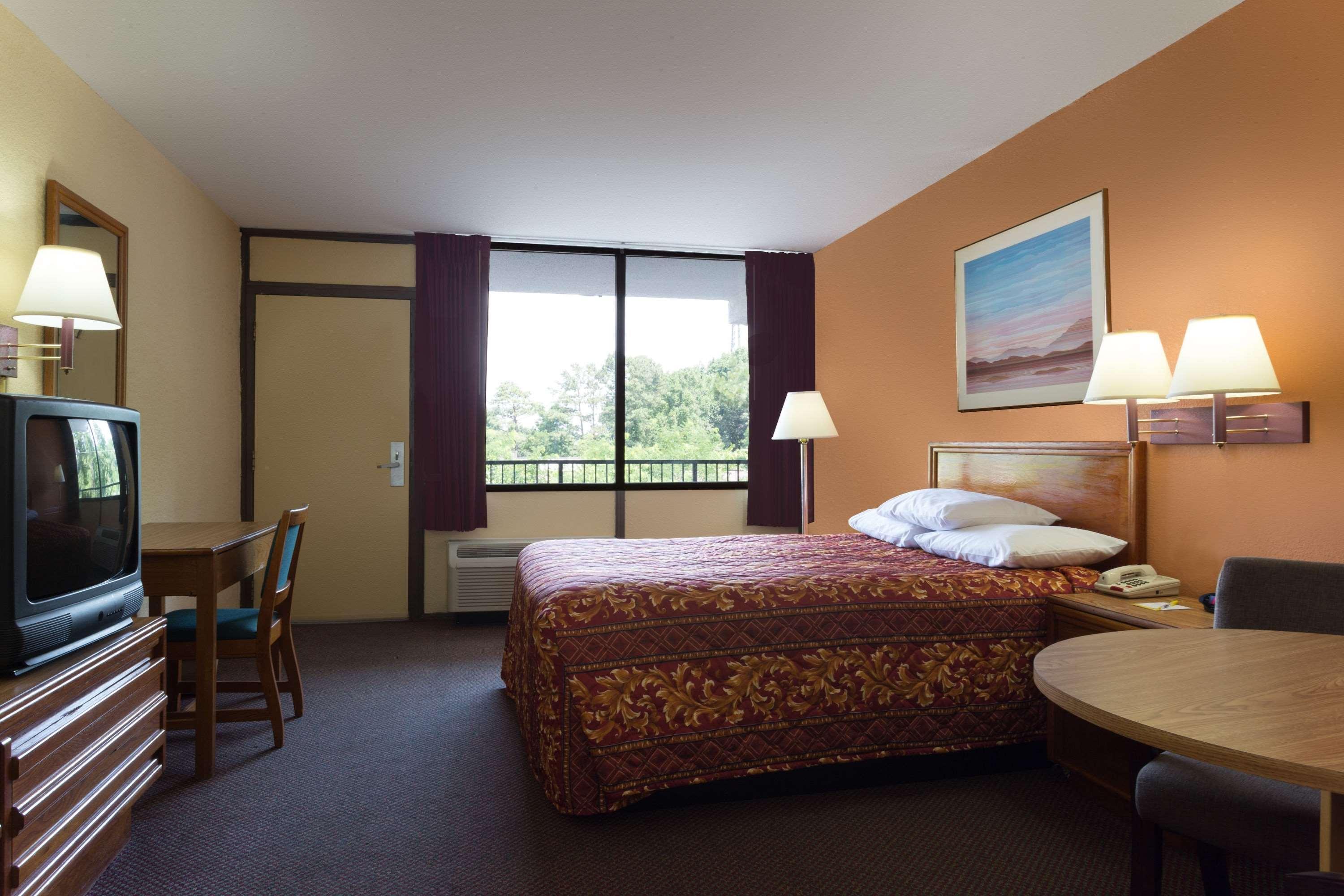 Days Inn By Wyndham Raleigh South Εξωτερικό φωτογραφία