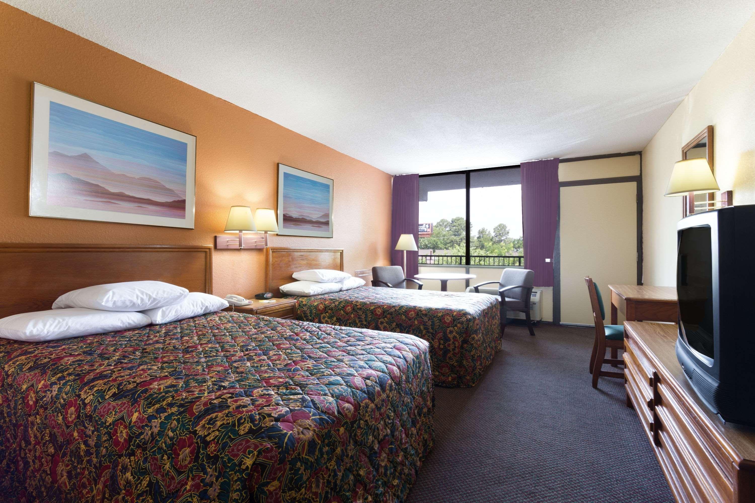 Days Inn By Wyndham Raleigh South Εξωτερικό φωτογραφία