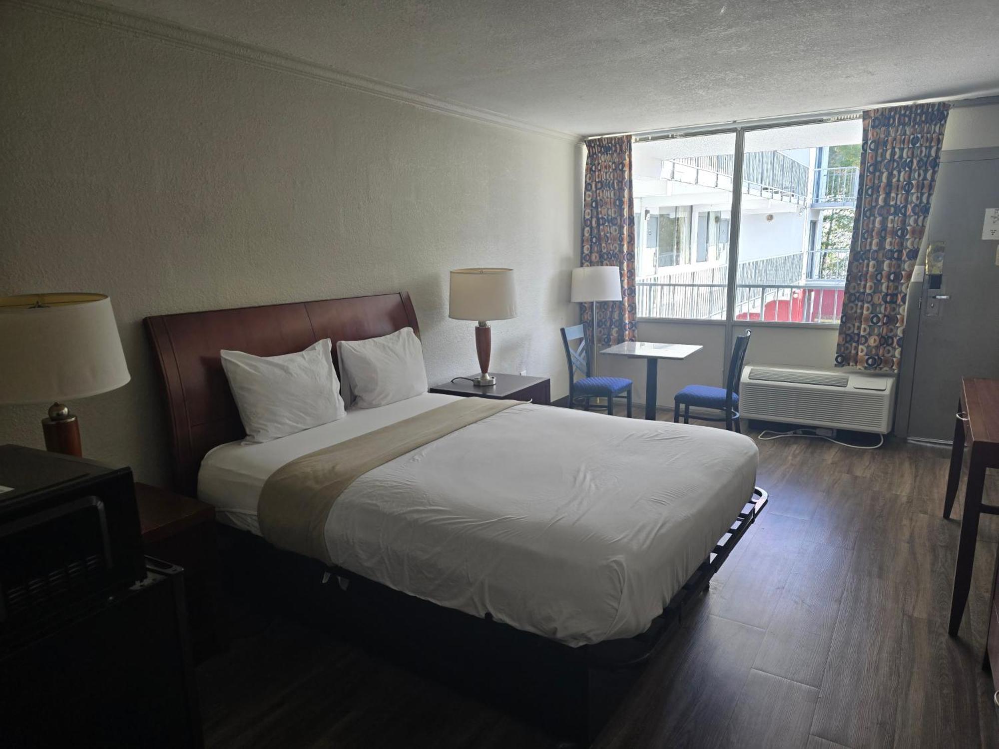 Days Inn By Wyndham Raleigh South Εξωτερικό φωτογραφία