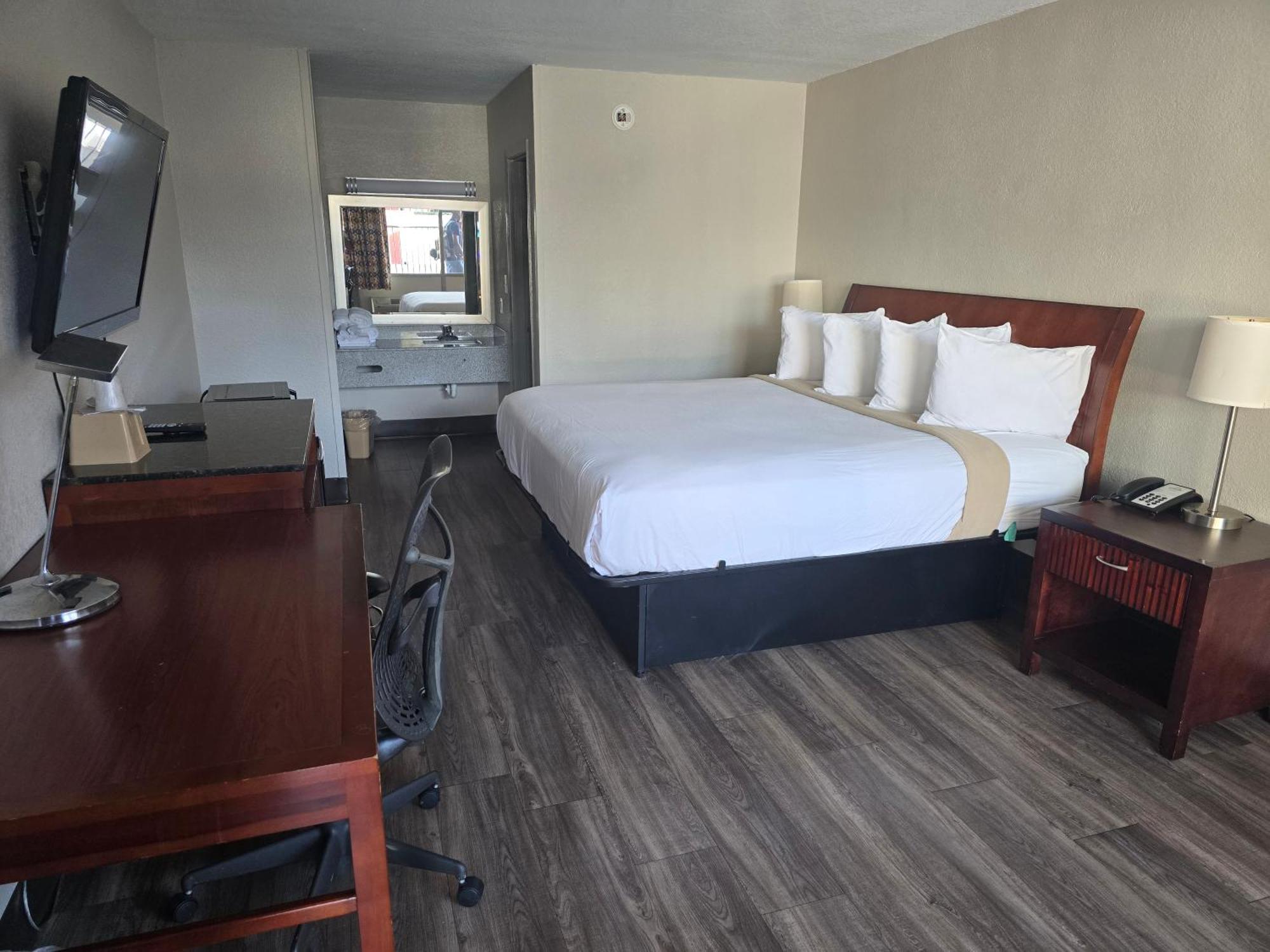 Days Inn By Wyndham Raleigh South Εξωτερικό φωτογραφία